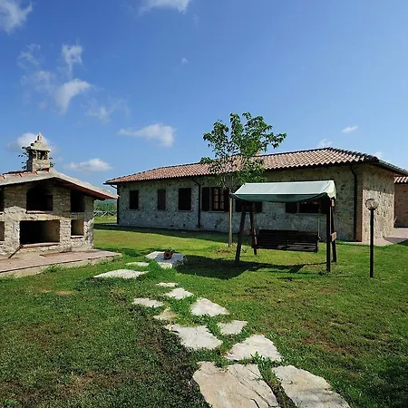Lovely Farmhouse In Umbria With Swimming Pool Ferienhaus *