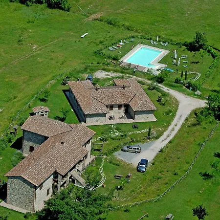 Lovely Farmhouse In Umbria With Swimming Pool בית נופש *