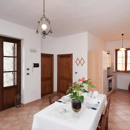 Lovely Farmhouse In Umbria With Swimming Pool בית נופש