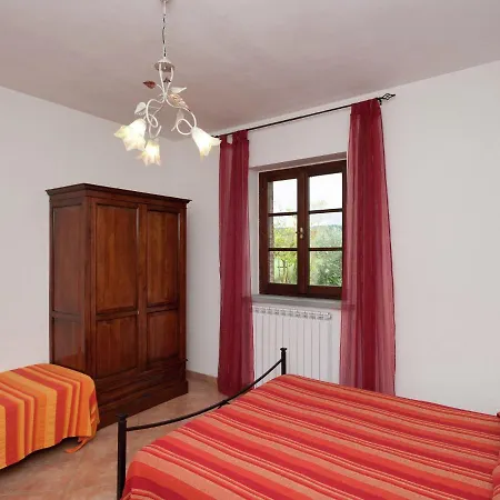 Lovely Farmhouse In Umbria With Swimming Pool בית נופש *